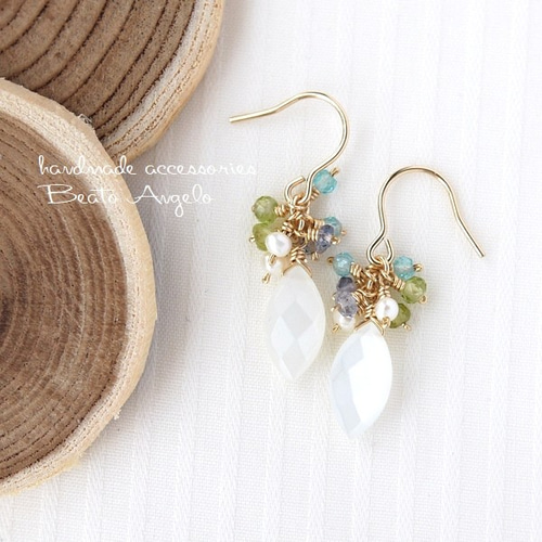 ◇◇K14GF 天然石ホワイトムーンストーンとアパタイトのピアス(p-001)