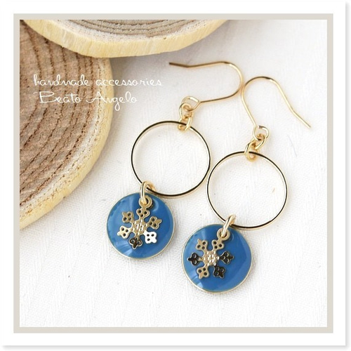 ♪メタルプレートと雪の結晶のピアス(p-004)ライトブルー G ピアス  