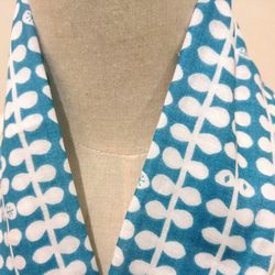 ダブルガーゼ スカーフ 葉っぱ ブルー 2枚目の画像