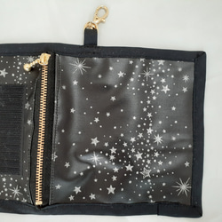 ランドセルやお稽古鞄に　巻き付けるタイプのキーケース　パスケース　星屑　黒 2枚目の画像