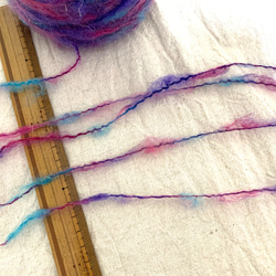 毛糸*素材糸　ふわふわパープル段染め糸 2枚目の画像