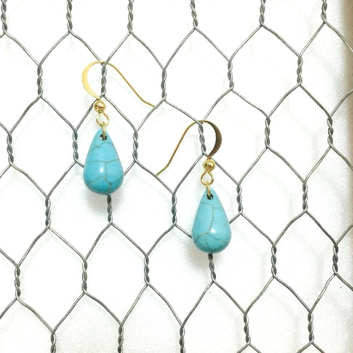 ぷっくりドロップターコイズのピアス ピアス（フック・チェーン