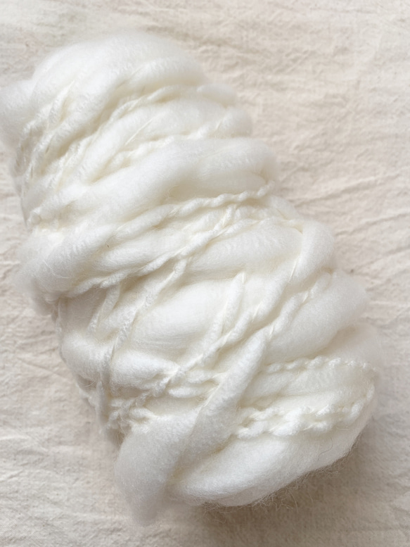 毛糸*素材糸「白い極太スラブ糸」 1枚目の画像