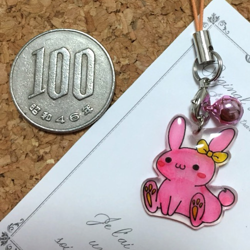 うさぎのストラップ【鈴、プラ板使用】 キーホルダー Atelier