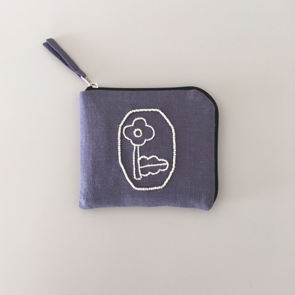 カメオ風ビーズ刺繍のリネンミニ財布 1枚目の画像