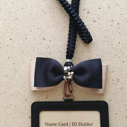 合皮カードケース付贅沢ビジューネックストラップ  カードホルダー 黒×ベージュ IDカードホルダー 2枚目の画像