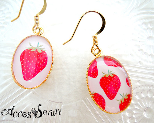 いちご/シンプル大きめイラストピアス ピアス（フック・チェーン