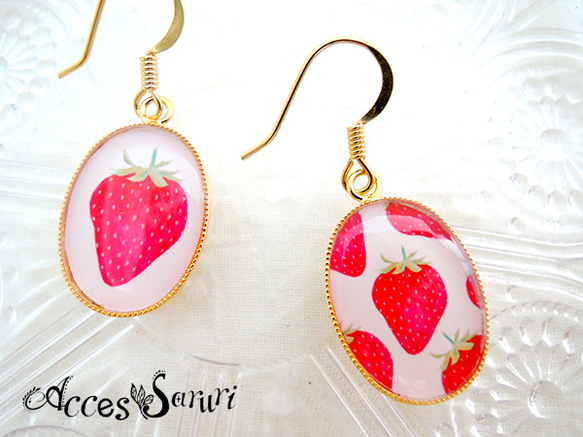 いちご/シンプル大きめイラストピアス ピアス（フック・チェーン