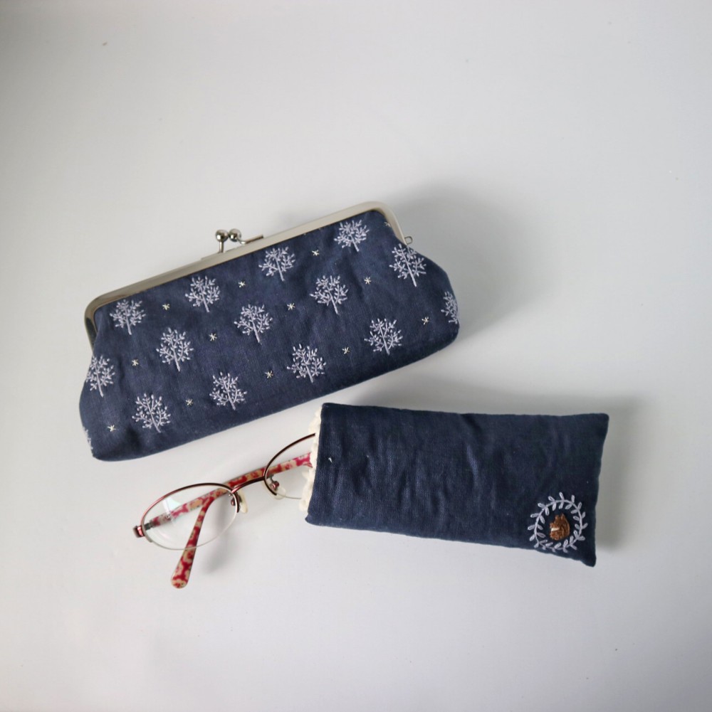 【リネン刺繍　kako☆ページ】クッションカバー　メガネケース リネン刺繍 kako☆ページ】クッションカバー メガネケース リネン刺繍