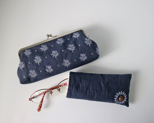 リネンで作った刺繍のペンケース兼メガネケース(星降る森)※受注