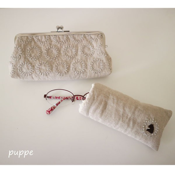 リネンで作った刺繍のペンケース兼メガネケース(リースモチーフ) ※受注
