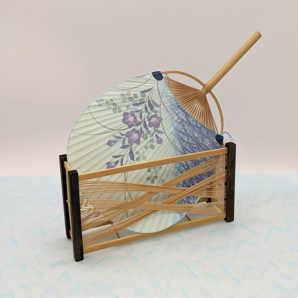 駿河竹細工 竹製品 うちわ置き 竹で作ったうちわ立て 涼しげインテリア 夏のインテリア 癒し お茶会 和風 洋風 和雑貨 1枚目の画像
