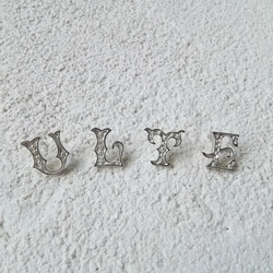 アルファベット〈U.L.E〉のシルバーバッチ 1枚目の画像