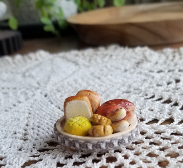 たる子さんが焼いたパン（ミニチュア）木粉粘土 1枚目の画像