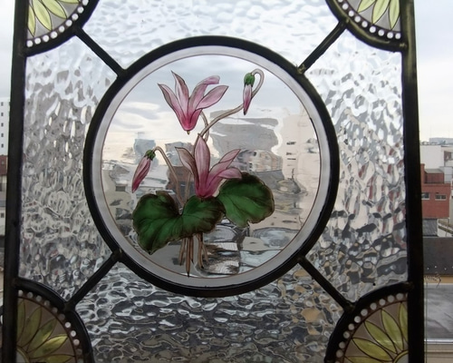 maachanmo様オーダー シクラメンのステンドグラスパネルー額付きー