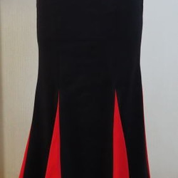 フラメンコ用スカートA（赤と黒） 1枚目の画像