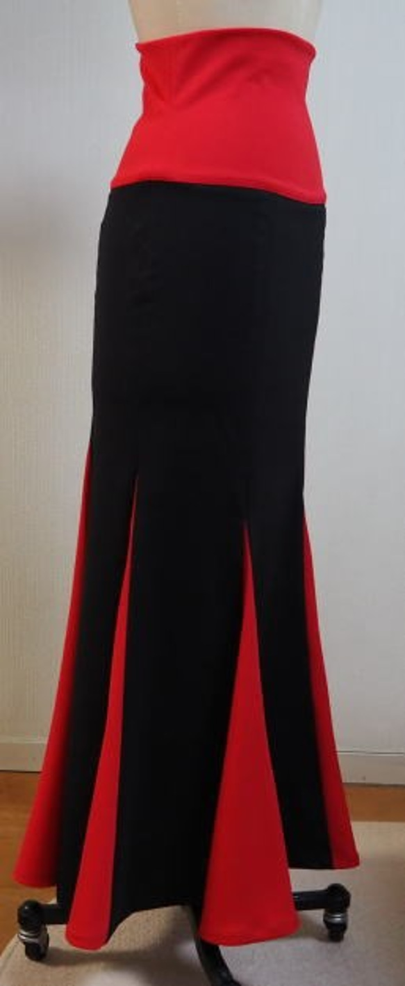 フラメンコ用スカートA（赤と黒） 2枚目の画像