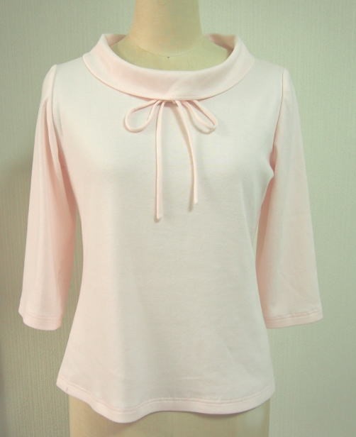 ロールカラーのリボン大好きＴシャツ（淡いピンク）