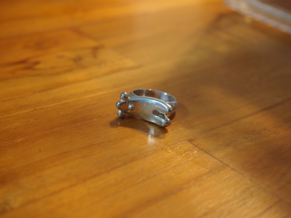 バナナくまリング（あおむけ）