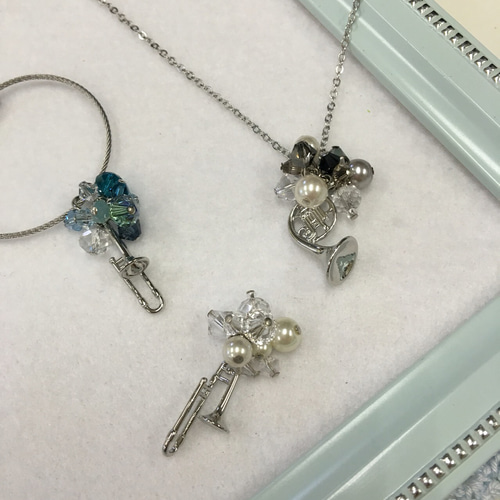 お好みの楽器チャームでアクセサリーに♪ お好みのチャームでアクセサリーに♬