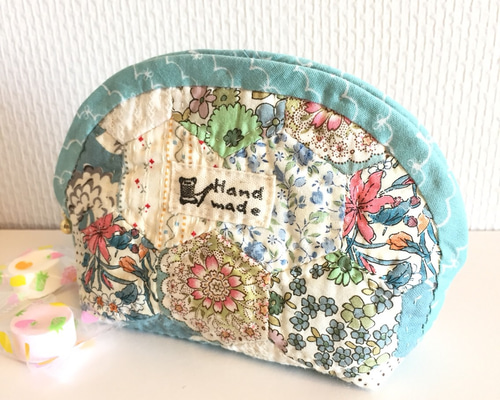 パッチワークキルトのポーチ（ヘキサゴン） ポーチ terumita 通販
