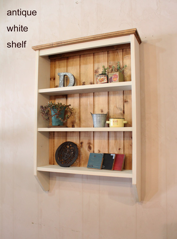 カントリー家具　ハンドメイド　シャビーホワイトアンティーク仕上げ　3段棚 カントリー家具 ハンドメイド シャビーホワイトアンティーク仕上げ 3段