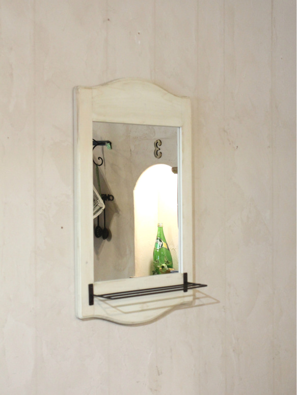 ホワイトシャビーなミラーシェルフ　タオルハンガー　鏡　アンティーク風 1枚目の画像