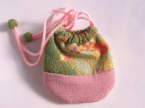 小さなかわいい巾着袋と小物のセット　若草ｘピンク 2枚目の画像