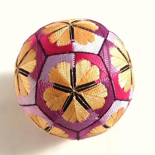 sachiyo　手まり 4集 新しい手まり: 5番・25番刺繍糸でかがる創作てまり (楽しい