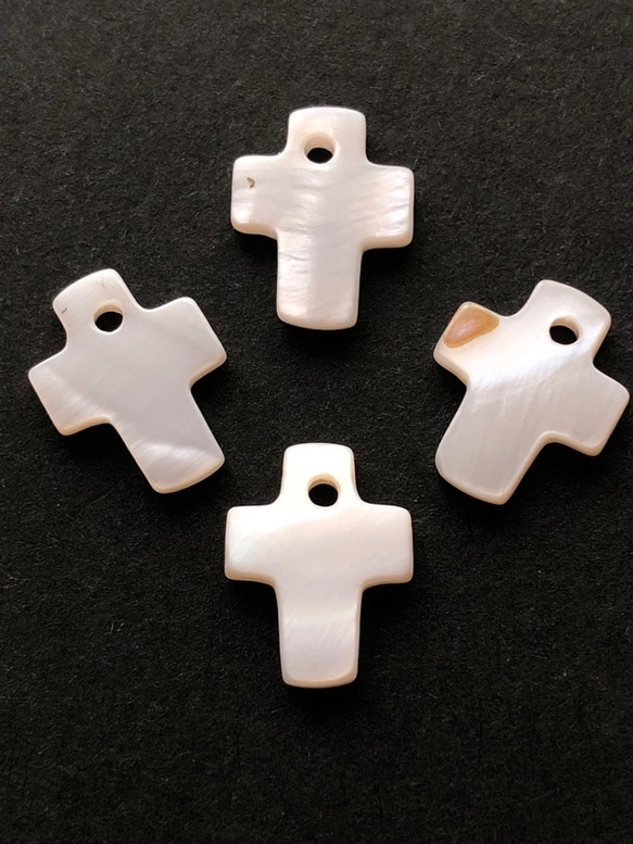 【小さな小さな 十字架 クロス】天然素材のシェルパーツ（4コセット） 1枚目の画像