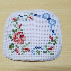 クロスステッチ手刺繍バラとリボンのコースター その他キッチン小物