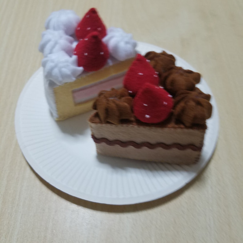 Q-pot イチゴショートケーキ　ストラップ　ビームス　BEAMS　限定　未使用 完熟大粒イチゴブランド〈Cadeau Rouge〉の公式オンライン