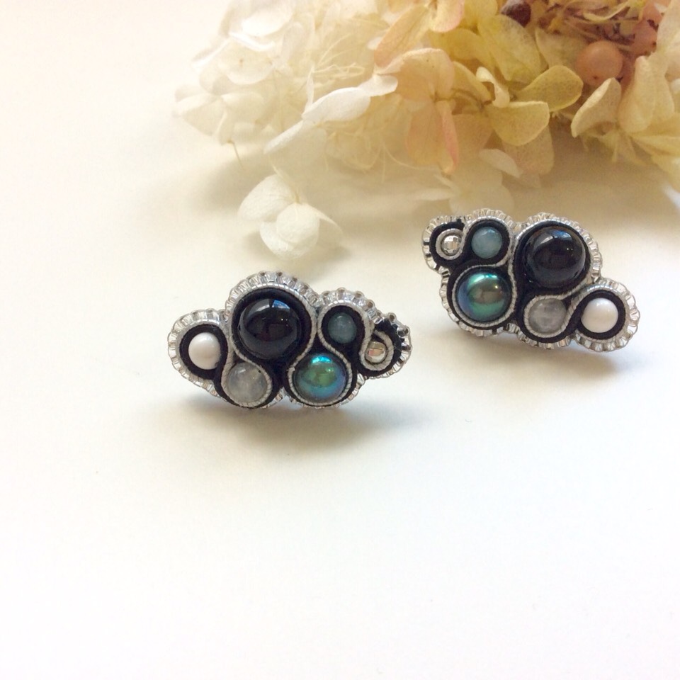 天然石とアコヤ貝真珠のソウタシエピアス