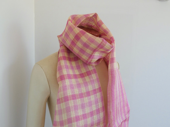 手織り絹ストール　さくらんぼピンク〈送料無料〉 3枚目の画像