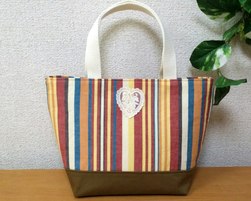 ストライプ模様のトートバッグ カラフルストライプのトートバッグ＊ハートモチーフ トート