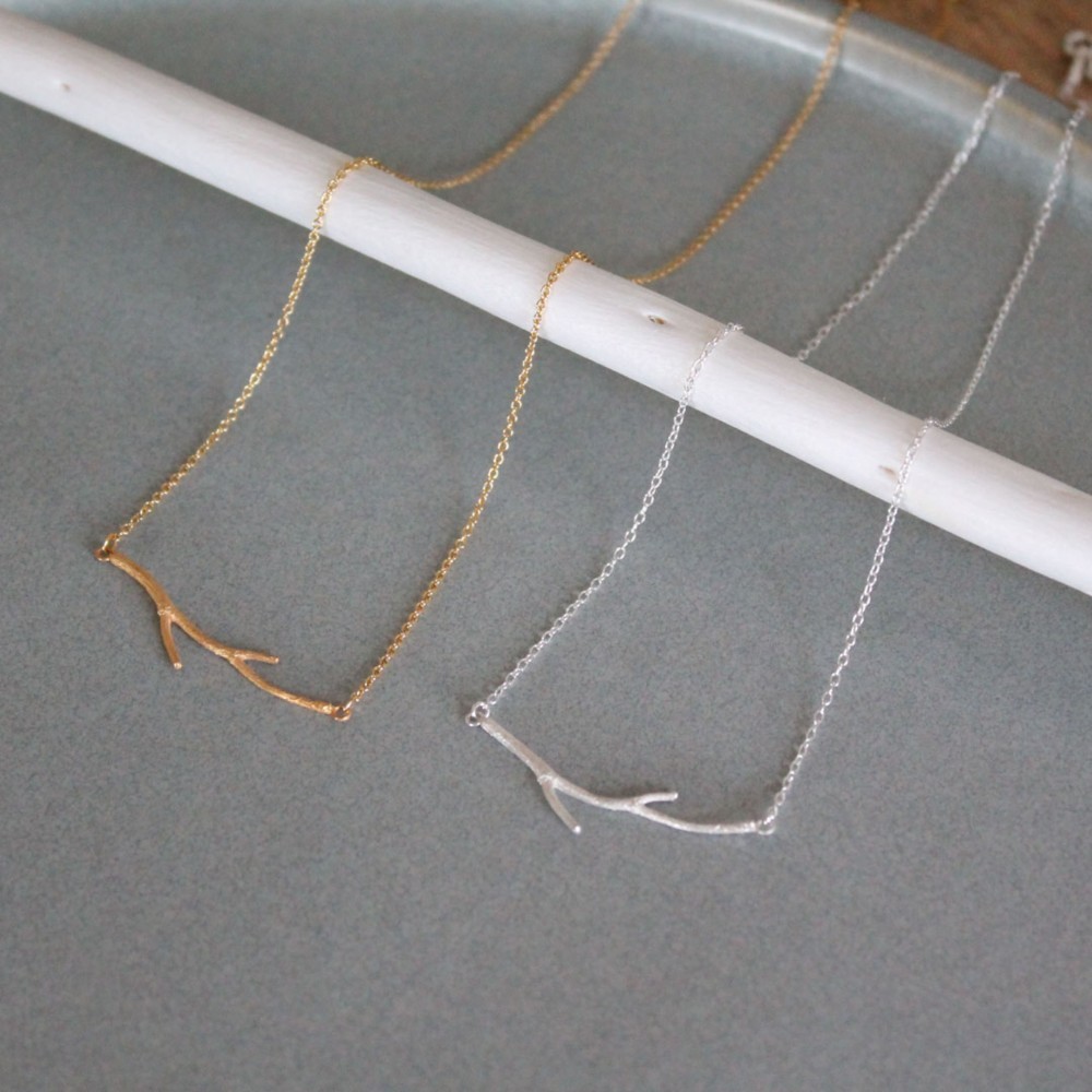 小枝のネックレス