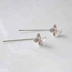 純銀925製酢醬草造型銀飾耳針耳環 第5張的照片