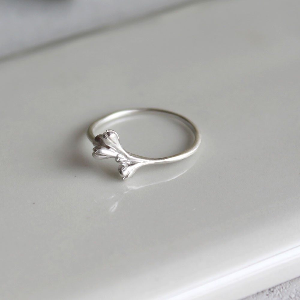 オリーブの花のリング