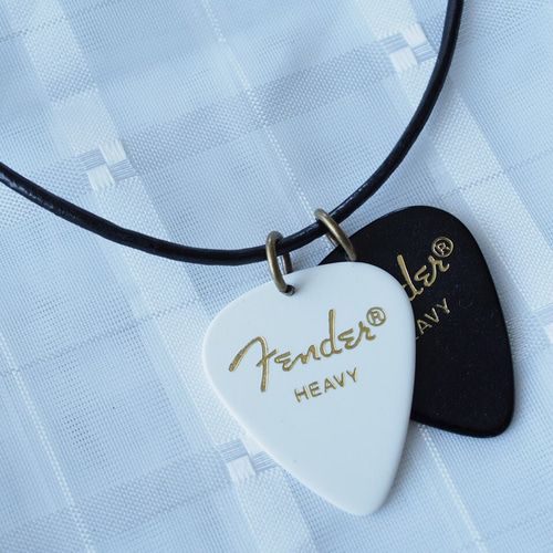 フェンダー（Fender）ピック型ネックレス ピックネックレス (フェンダー製ピック使用) ネックレス