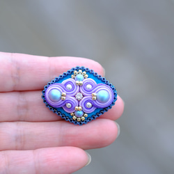 青空とラベンダー色のミニブローチ/ソウタシエ刺繍/soutache/スワロフスキー 2枚目の画像