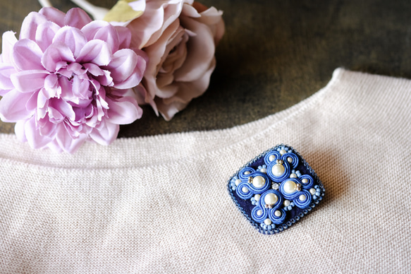 藍るブローチ&耳飾り　クリスマススペシャルセット/ソウタシエ刺繍/soutache 3枚目の画像