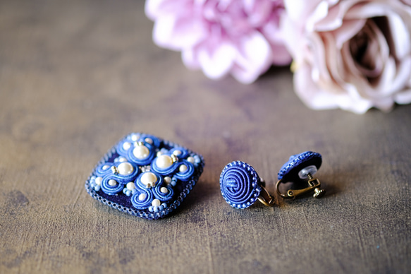藍るブローチ&耳飾り　クリスマススペシャルセット/ソウタシエ刺繍/soutache 5枚目の画像