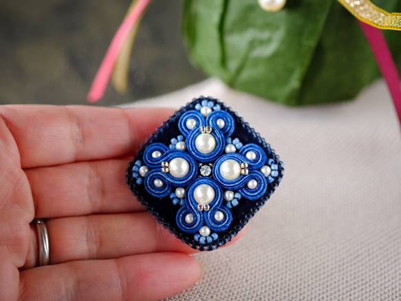 藍るブローチ&耳飾り　クリスマススペシャルセット/ソウタシエ刺繍/soutache 8枚目の画像