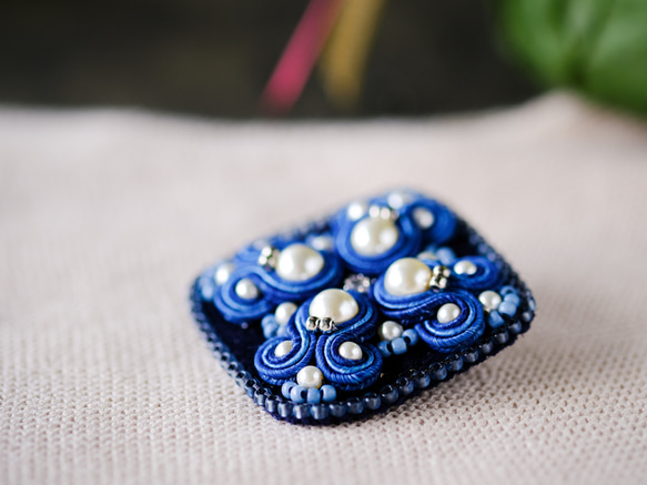 ソウタシエ藍るブローチ　藍染　ソウタシエ　スクエア型/ブローチ/刺繍/soutache 4枚目の画像