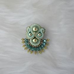 ソウタシエ刺繍/スワロフスキー・クリスタルパールのプチブローチ <グリーン>/swarovski soutache 2枚目の画像