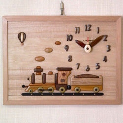 木製鐘錶蒸汽機車 第1張的照片