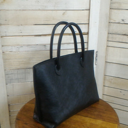 黒色外縫いのシンプルトートバッグ 3枚目の画像