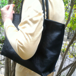 黒色外縫いのシンプルトートバッグ 9枚目の画像