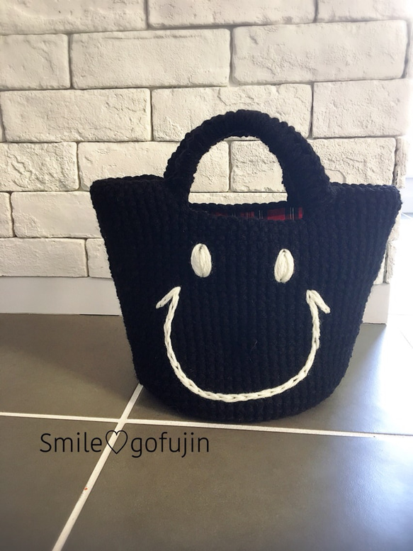 ニコちゃんバック ベーシックな毛糸の黒のニコちゃんバッグ トートバッグ gofujin