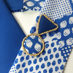 でこら半衿（青ｘ青いちご、まるさんかく、コットン）デッドストックの生地を使った半襟です。 3枚目の画像